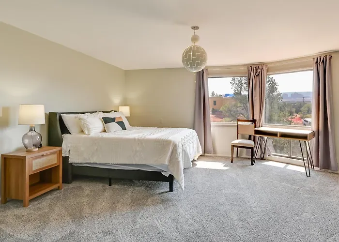 Near Red Rock State Park With Balcony Holiday home *